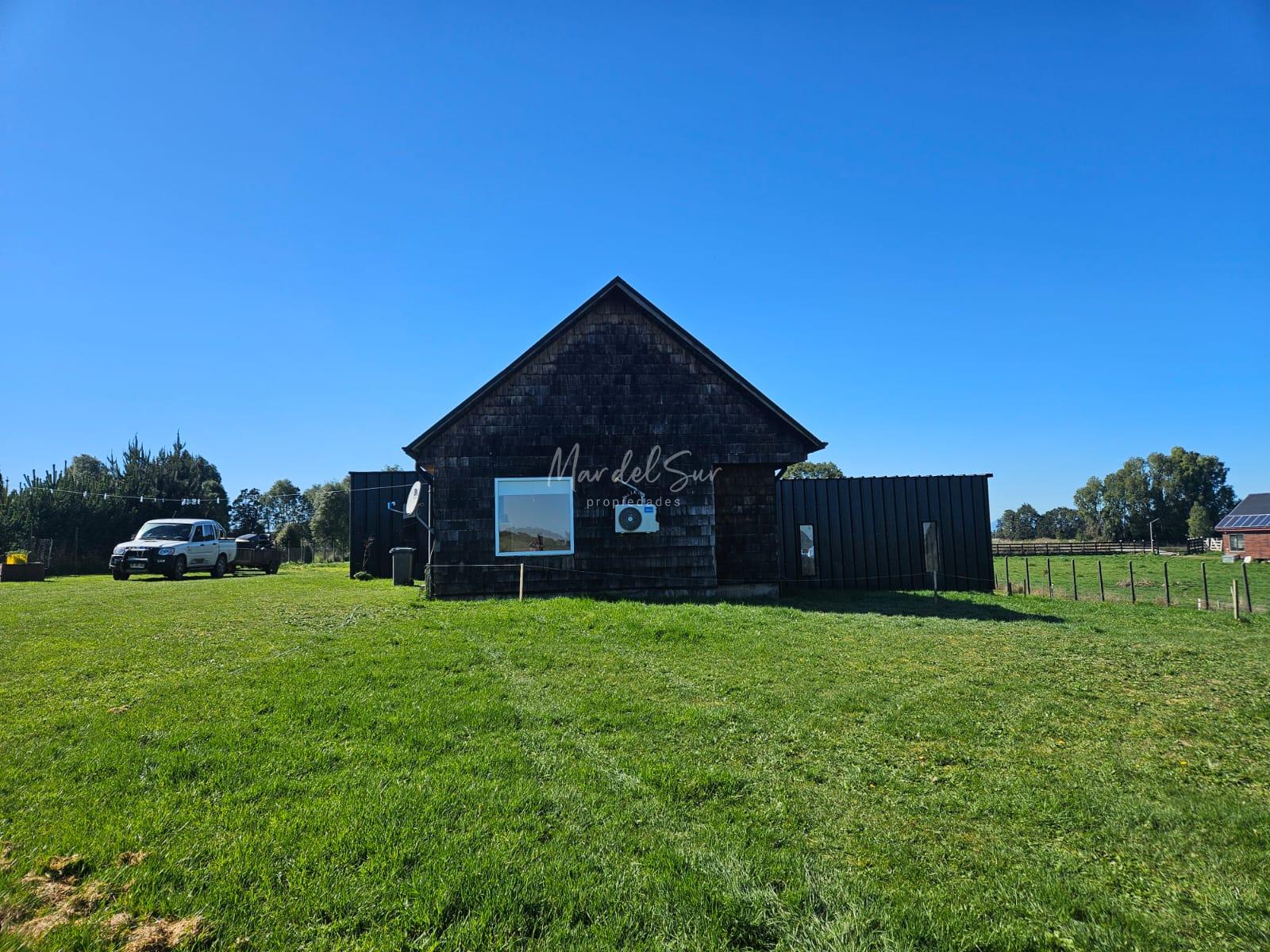Hermosa Casa casi nueva  en moderno estilo campestre. 